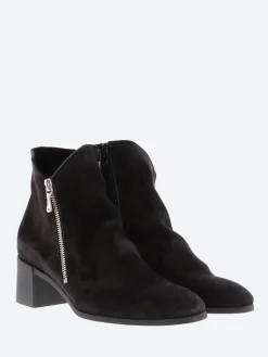 Arche - Teora Teozzi in Noir