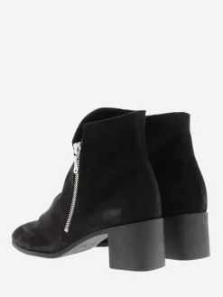 Arche - Teora Teozzi in Noir