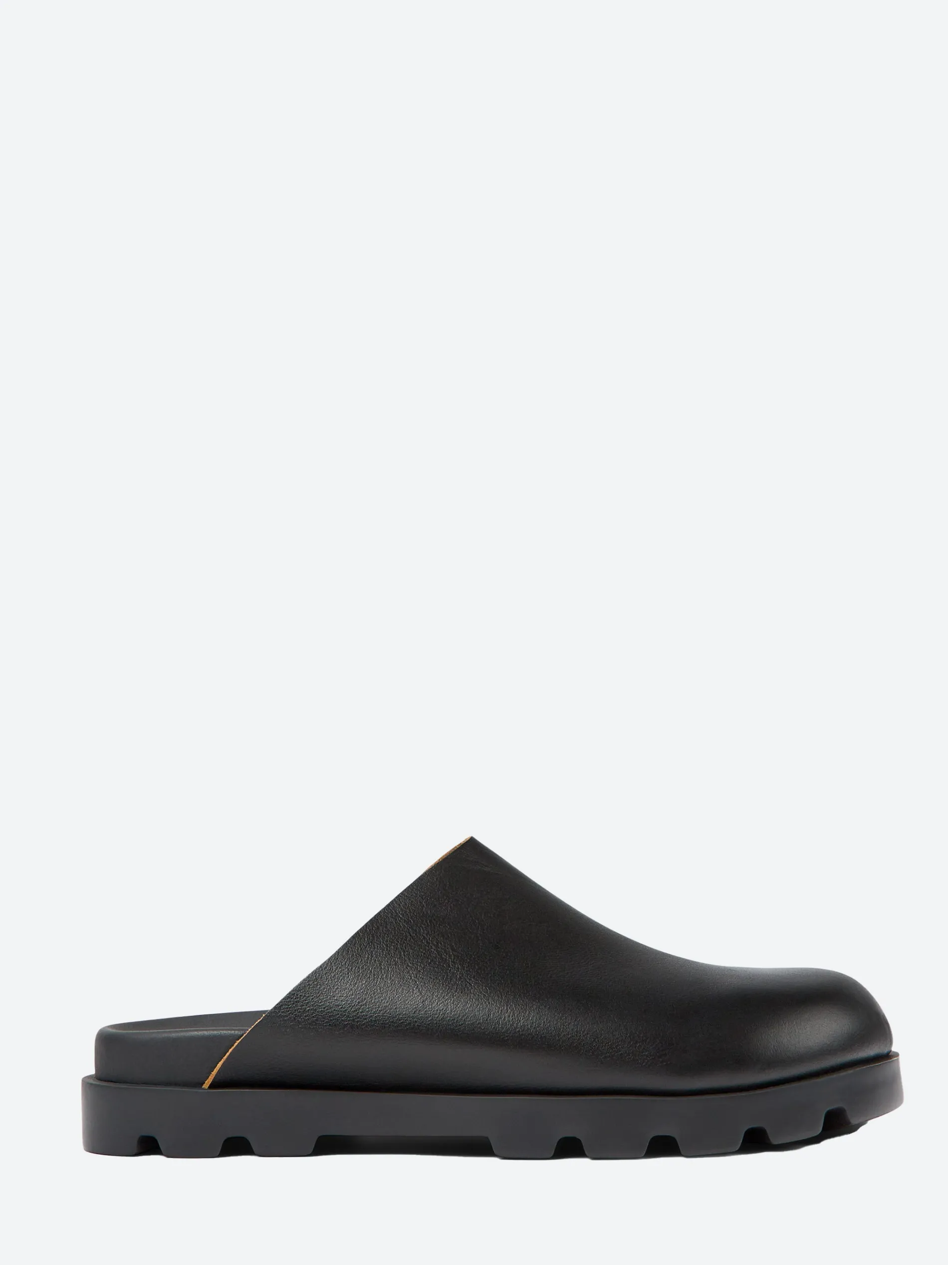 Camper - Brutus Clogs in Black