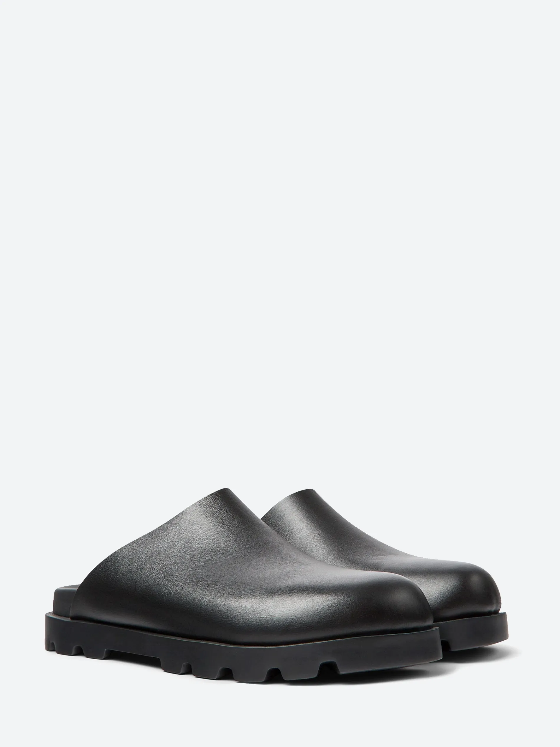 Camper - Brutus Clogs in Black