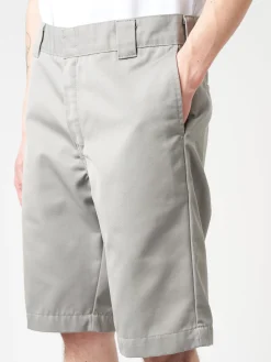 Carhartt WIP - Master Short in Marengo