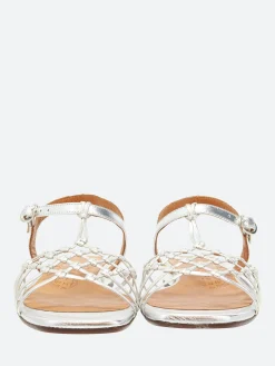 Chie Mihara - Tante in Silver Citroen