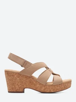 Clarks - Giselle Beach in Sand Suede