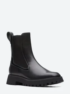 Clarks - Stayso Rise Chelsea Boots in Black Leather