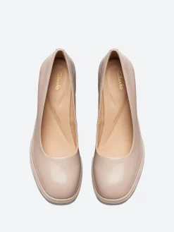 Clarks - Zoya85 Court in Sand Patent