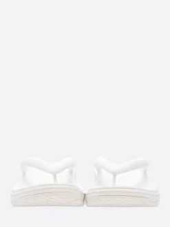 FitFlop - Relieff Recovery Toe-Post Sandals in Urban White