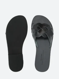 gravitypope - Karis in Black