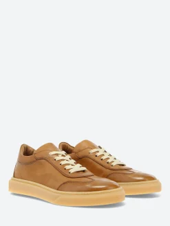 gravitypope - Mustafa Low Top Sneakers in Marzipan Glove Tinto