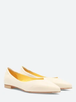 gravitypope - Nabina Flats in Milk Nappa