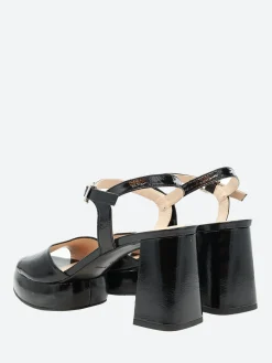 gravitypope - Zelia in Negro Baku