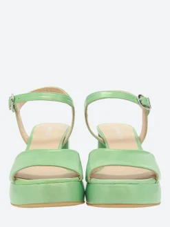 gravitypope - Zelie in Aqua Baku