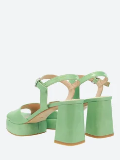 gravitypope - Zelie in Aqua Baku