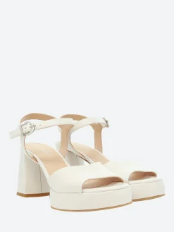 gravitypope - Zelie in Blanco Baku