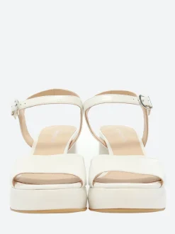 gravitypope - Zelie in Blanco Baku