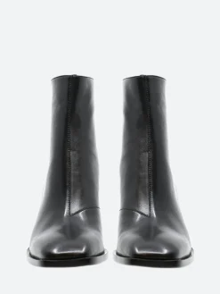 gravitypope - Zona in Black Toro