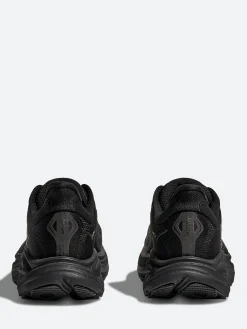 HOKA One One - Clifton 10 in Black and Black