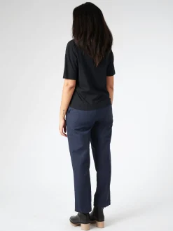 Merz b. Schwanen - Women's Loose Fit T-Shirt in Deep Black