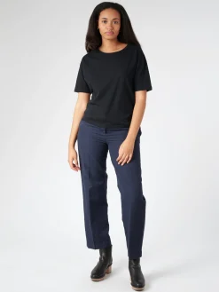 Merz b. Schwanen - Women's Loose Fit T-Shirt in Deep Black