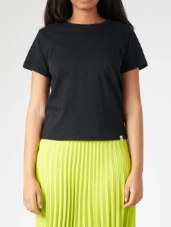 Merz b. Schwanen - Women's Relaxed T-Shirt in Deep Black