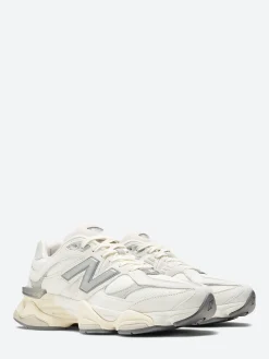 New Balance - 9060 in Sea Salt and Metallic