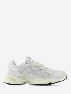 New Balance - 725V1 in White with Reflection
