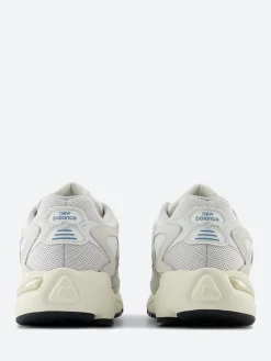 New Balance - 725V1 in White with Reflection