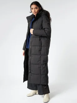 Quartz Co. - Sofia in Black