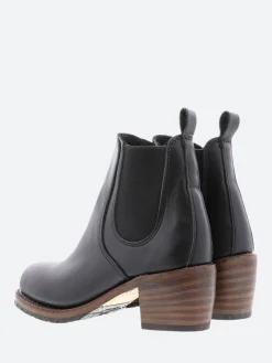 Red Wing - Harriet in Black Boundary