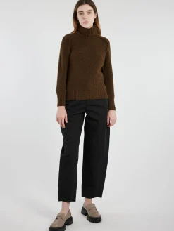 Soeur - Windy Turtleneck in Marron Chine