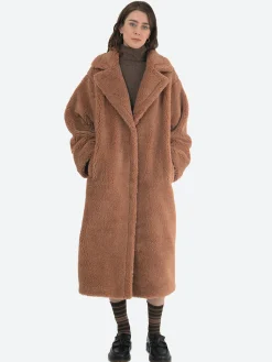 Stand Studio - Maria in Sand