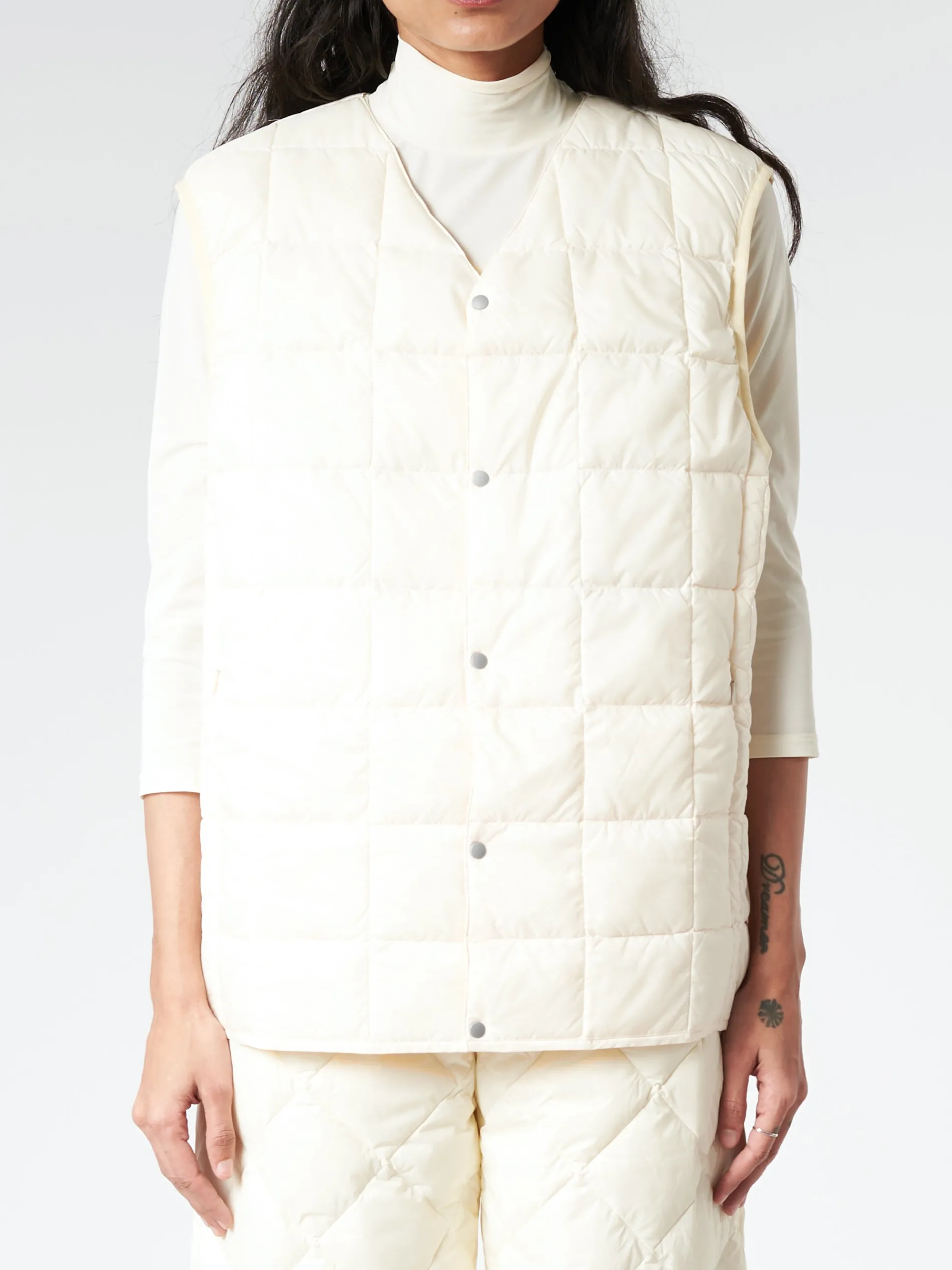 TAION - V-Neck Button Down Vest in Off White
