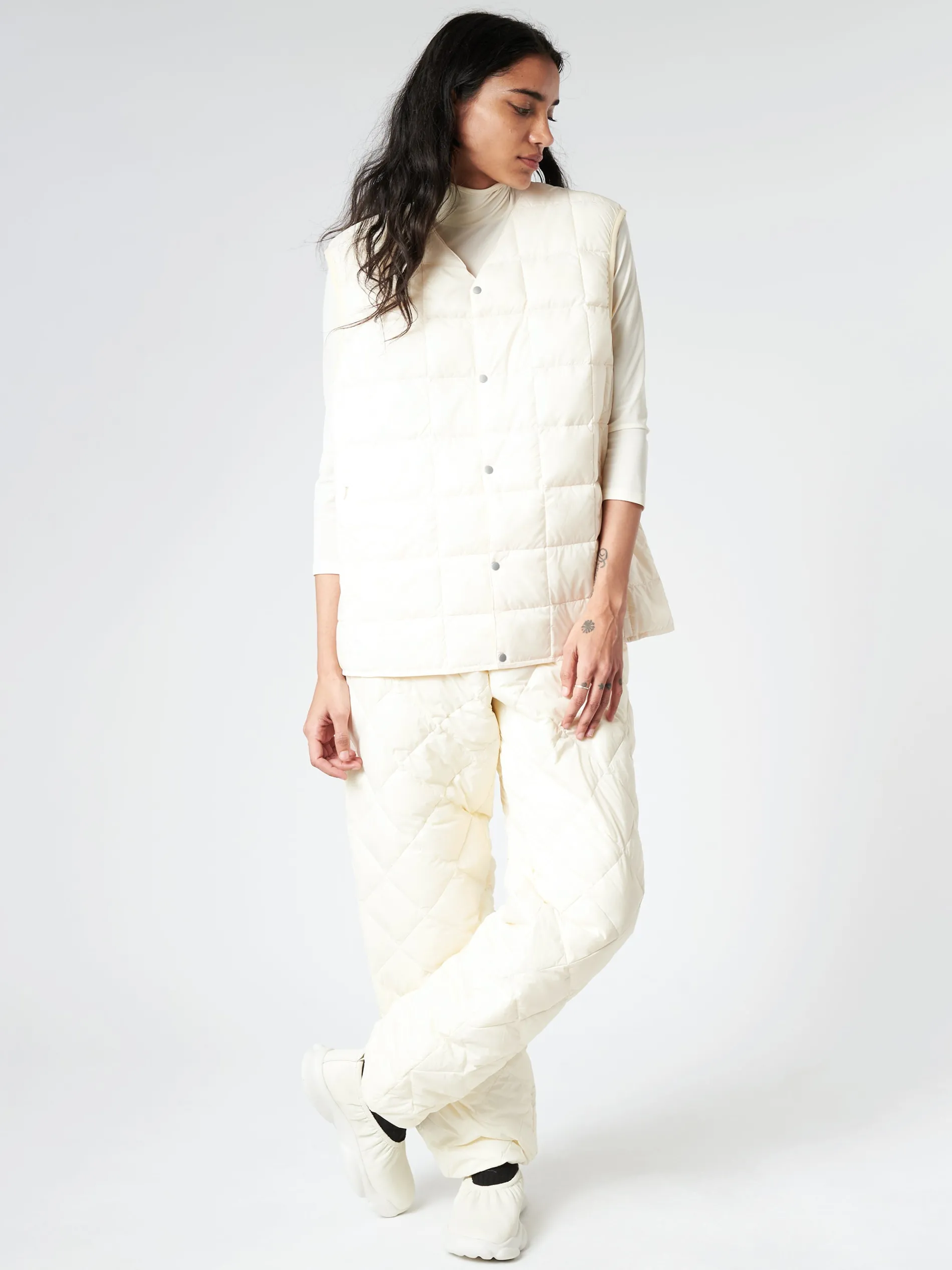 TAION - V-Neck Button Down Vest in Off White