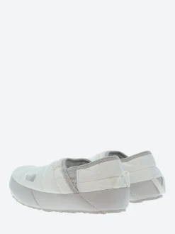 The North Face - W Thermoball Traction Mule in White and SIlver Grey