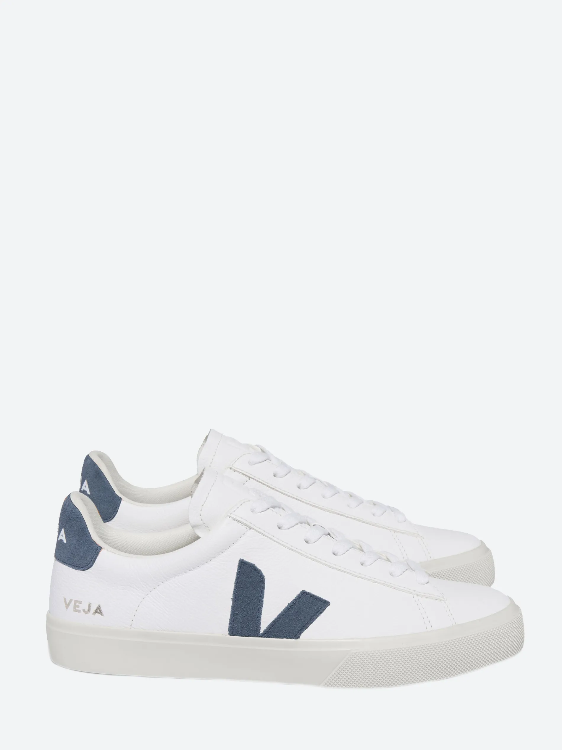 Veja - Campo ChromeFree Leather in white and California