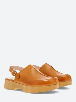 Wonders - B-8051 Clog in Cuero Pergamena