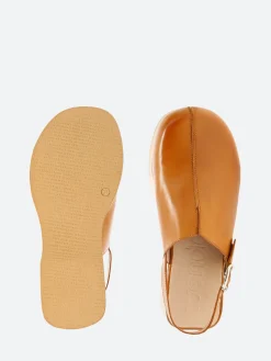 Wonders - B-8051 Clog in Cuero Pergamena